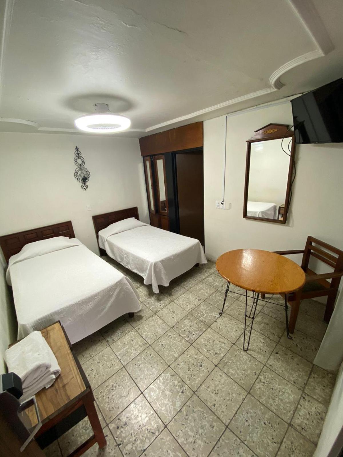 Hotel Flamingos De Ciudad Guzman Ngoại thất bức ảnh